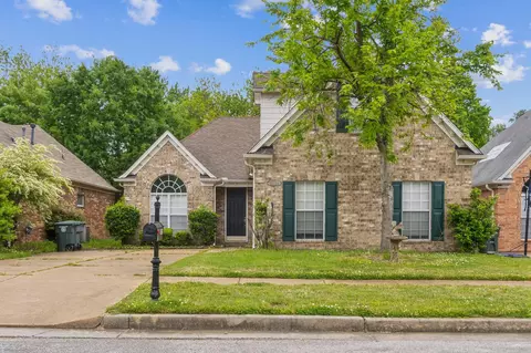8534 Griffin Park Dr, Cordova, TN 38018