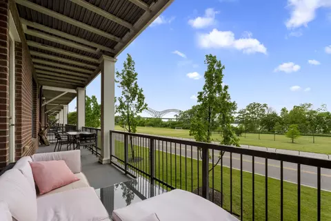380 N Island Dr #105, Memphis, TN 38103