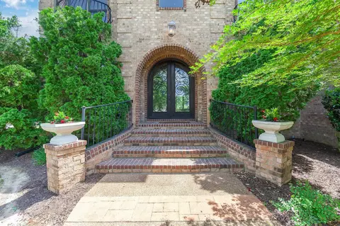 8 Chandlers Cv, Jackson, TN 38305