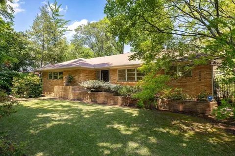 3976 Walnut Grove Rd, Memphis, TN 38111