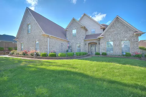 6450 Wells Grove Dr, Bartlett, TN 38135