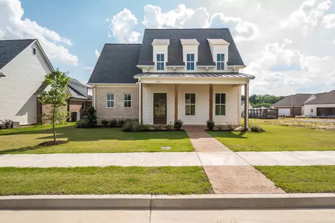 2155 N Greenbrier Lakes Blvd, Piperton, TN 38017