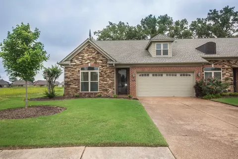 215 St Andrews Dr, Oakland, TN 38060