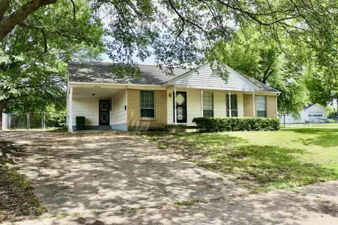 7206 N Juana Dr, Millington, TN 38053