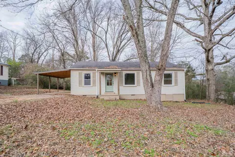 147 Westwood Cir, Selmer, TN 38375