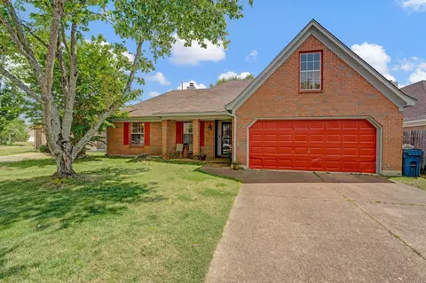 7799 Lake Cross Dr E, Memphis, TN 38125