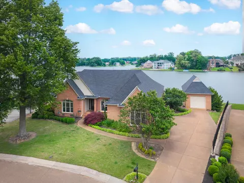 9913 Windward Slope Dr, Lakeland, TN 38002