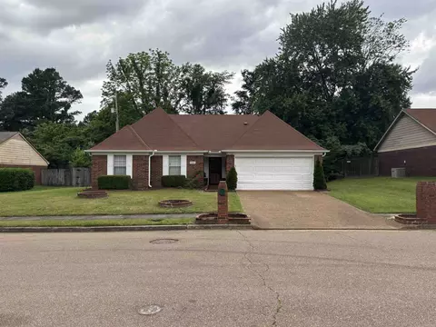 5545 April Forest Dr, Memphis, TN 38141