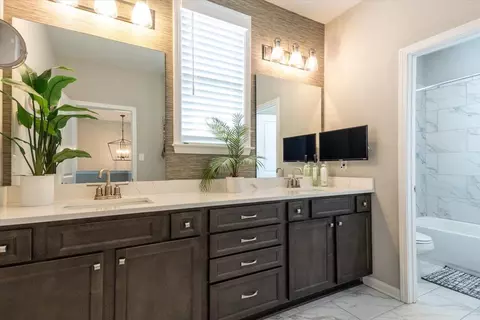Bath - 527 Armel Dr, Collierville, TN 38017 photo 4 of 4