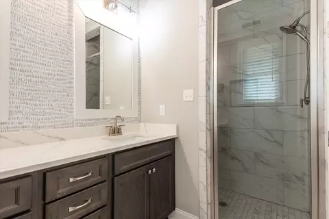Bath - 527 Armel Dr, Collierville, TN 38017 photo 3 of 4