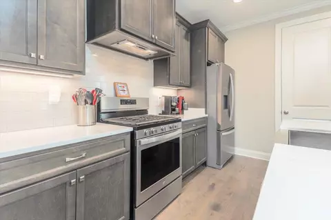 Kitchen - 527 Armel Dr, Collierville, TN 38017 photo 2 of 2