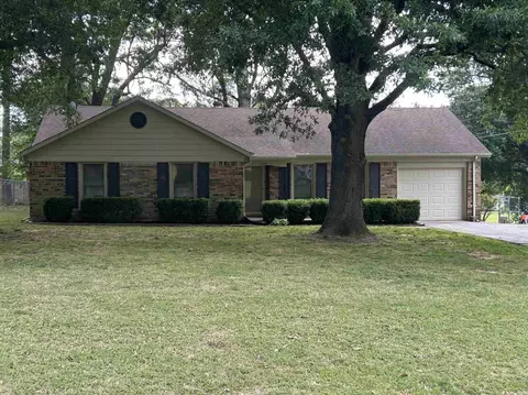 1700 S College St, Trenton, TN 38382