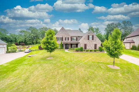 3886 S Potter Woods Cv, Lakeland, TN 38002