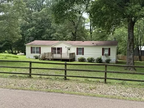 6135 Feathers Chapel Dr, Somerville, TN 38068
