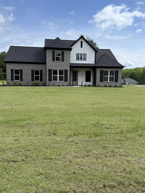 596 Centerline Roper Loop, Byhalia, MS 38611