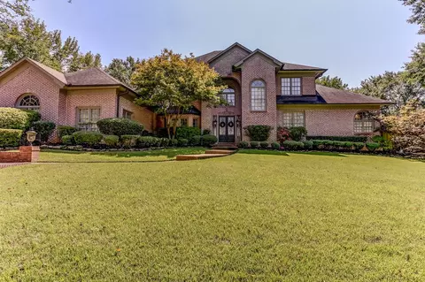 9470 Riveredge Dr, Cordova, TN 38018