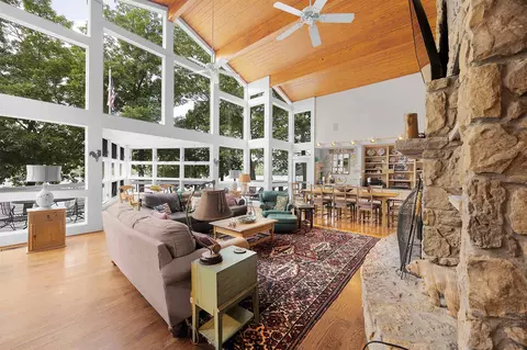 Living - 160 Roberts Bear Creek Rd, Iuka, MS 38852 photo 4 of 6