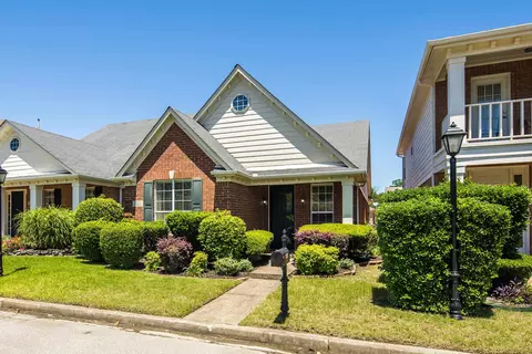 322 Fountain River Dr, Memphis, TN 38120