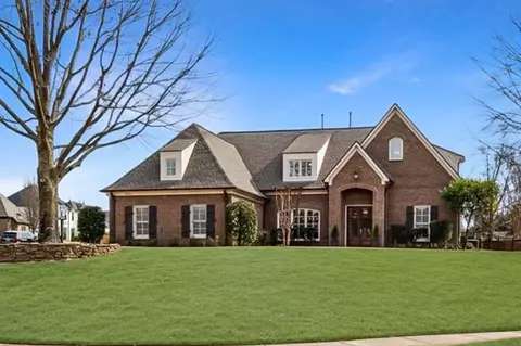 10241 E Herons Nest Cv, Lakeland, TN 38002