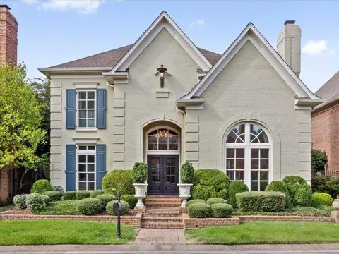 929 E Riverwalk Dr, Memphis, TN 38120