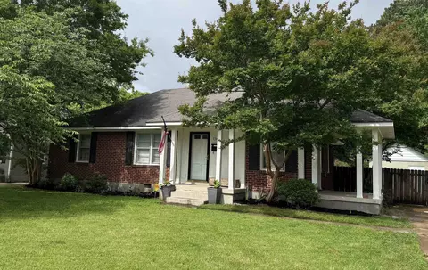 1343 Colonial Rd, Memphis, TN 38117