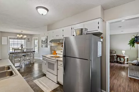 Kitchen - 6975 Daneman Dr, Memphis, TN 38133 photo 2 of 2