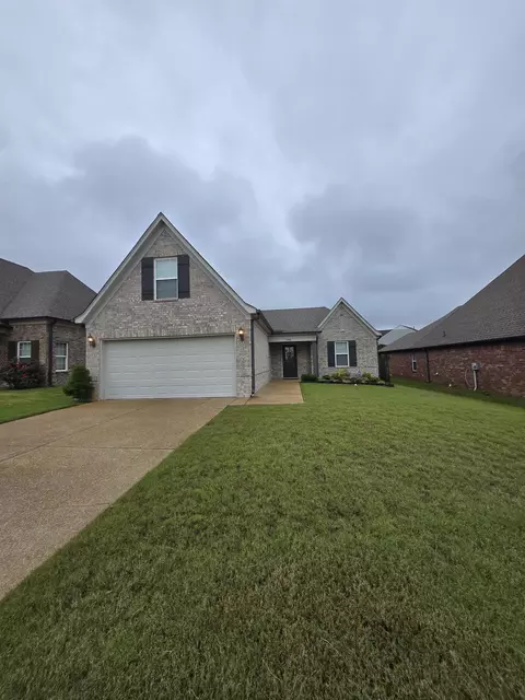 7898 Park Valley Dr, Southaven, MS 38671