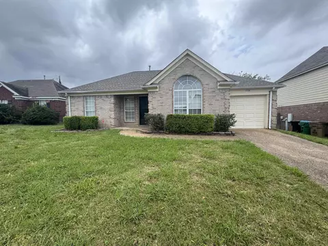 5359 Farm Ridge Dr, Memphis, TN 38141
