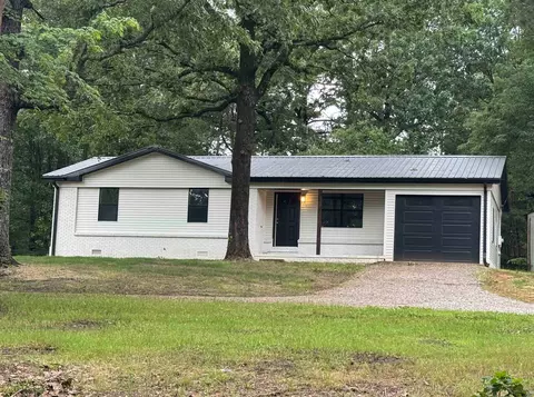 118 Clayhill Dr, Selmer, TN 38375
