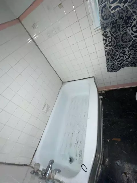 Bath - 1727 Osborn Dr, Memphis, TN 38127 photo 2 of 2