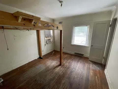 Bedroom - 1727 Osborn Dr, Memphis, TN 38127 photo 2 of 3