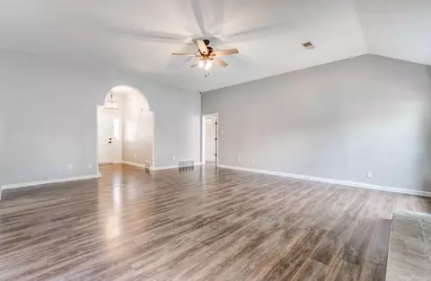 Living - 6353 Thistle Point Cv, Bartlett, TN 38135 photo 4 of 4
