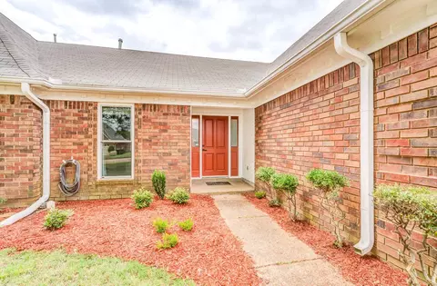 Exterior - 6353 Thistle Point Cv, Bartlett, TN 38135 photo 2 of 7