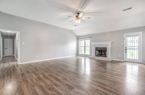 Living - 6353 Thistle Point Cv, Bartlett, TN 38135 photo 3 of 4