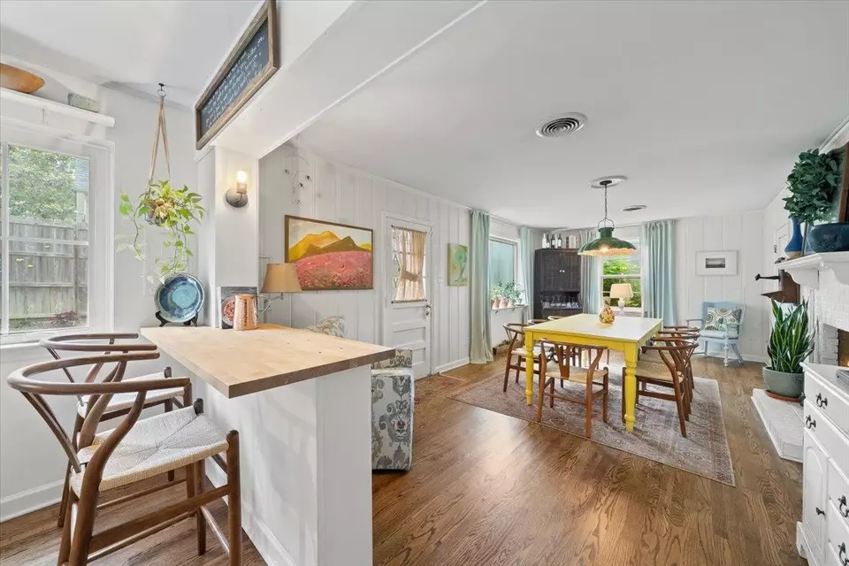 Dining - 5283 Cole Rd, Memphis, TN 38120 photo 2 of 4