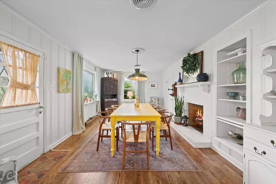 Dining - 5283 Cole Rd, Memphis, TN 38120 photo 3 of 4