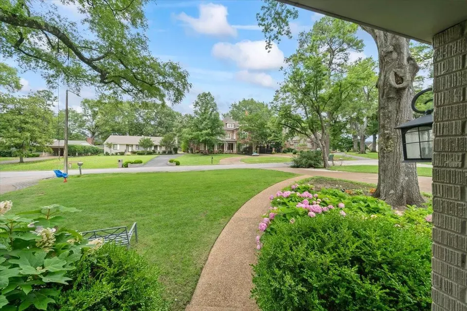 Exterior - 5283 Cole Rd, Memphis, TN 38120 photo 6 of 14