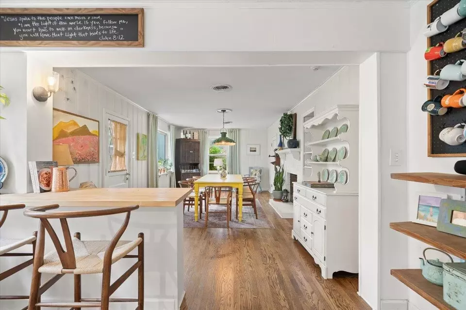 Dining - 5283 Cole Rd, Memphis, TN 38120 photo 1 of 4