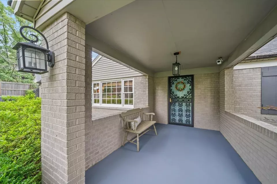 Exterior - 5283 Cole Rd, Memphis, TN 38120 photo 5 of 14