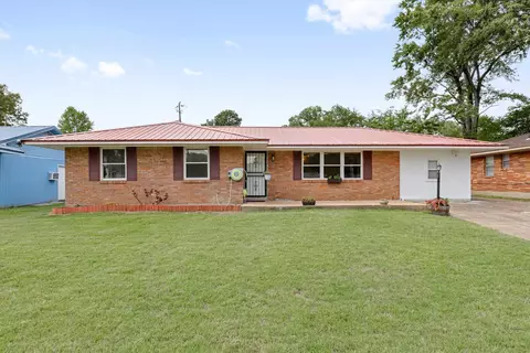 5122 Rolling Fields Dr, Memphis, TN 38134