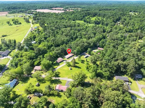 53 Elm St, Decaturville, TN 38329