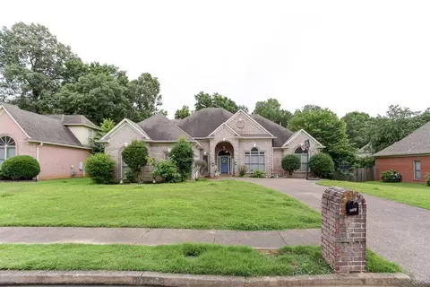 8741 River Hollow Dr, Memphis, TN 38016