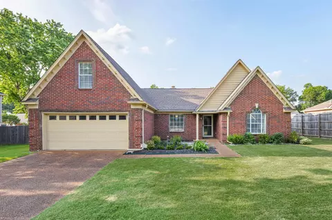 8024 Sundown Ln, Bartlett, TN 38133