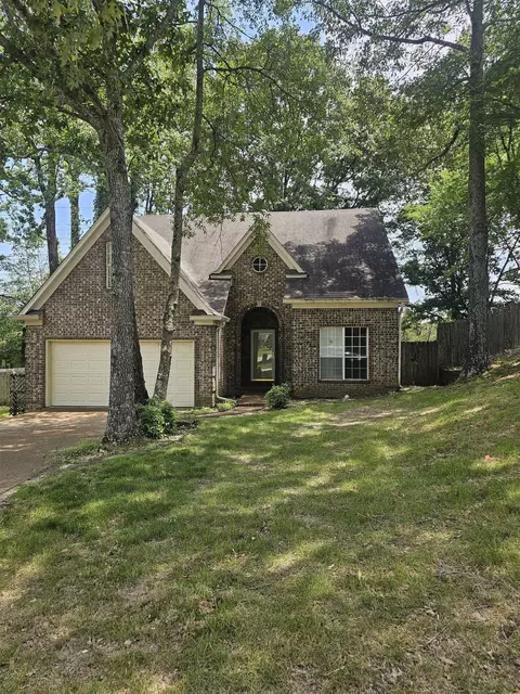 222 Walnut Trace Dr, Cordova, TN 38018