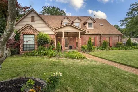 8366 Poplar Pike Rd, Germantown, TN 38138