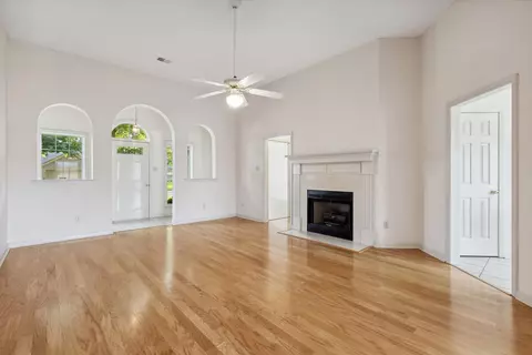 8294 Whispering View Dr, Memphis, TN 38125