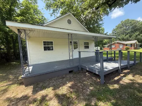 Exterior - 100 Sutton St, Savannah, TN 38372 photo 2 of 15