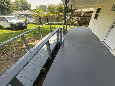 Exterior - 100 Sutton St, Savannah, TN 38372 photo 9 of 15