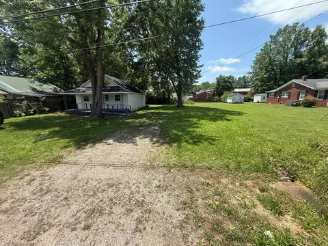 Exterior - 100 Sutton St, Savannah, TN 38372 photo 1 of 15