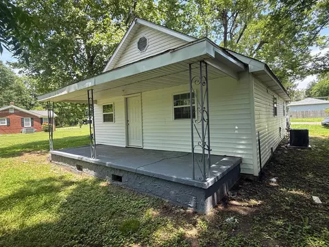 Exterior - 100 Sutton St, Savannah, TN 38372 photo 11 of 15